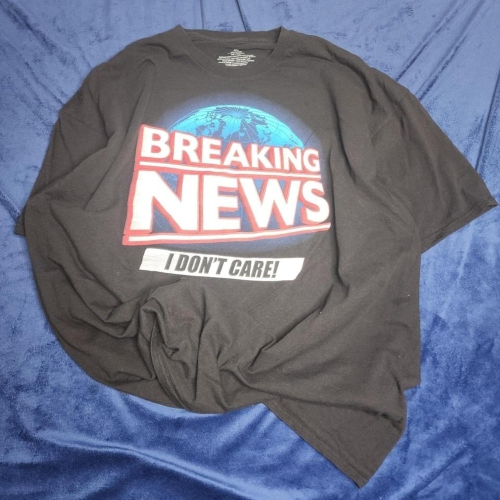 "Breaking News I Don't Care!" Graphic Tee - Black‎ Cotton T-Shirt